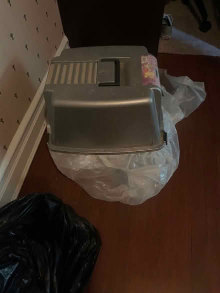 Photo of free Cat Stuff - Litter box, etc (Park Slope, Brooklyn)