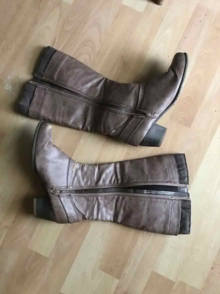 Photo of free Leather boots, tan, size 39 (Garden City OX5)