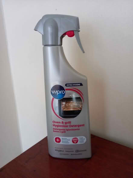 Photo of free Wpro oven cleaner (RG6)