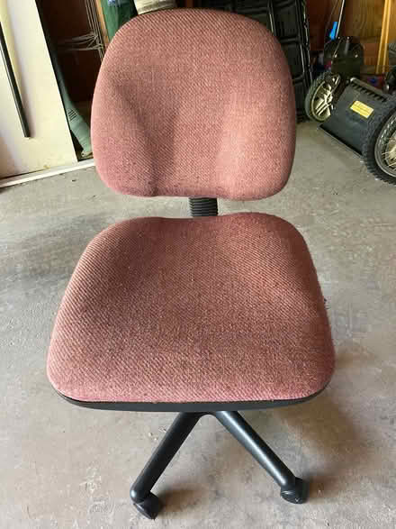 Photo of free desk chair (Naperville) #1