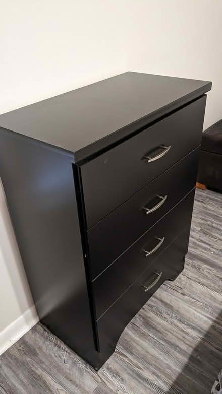 Photo of free 4-drawer dresser (Cross Oaks apartments in FWB)