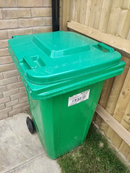 Photo of free Empty recycling bin (Westhampnett PO19)