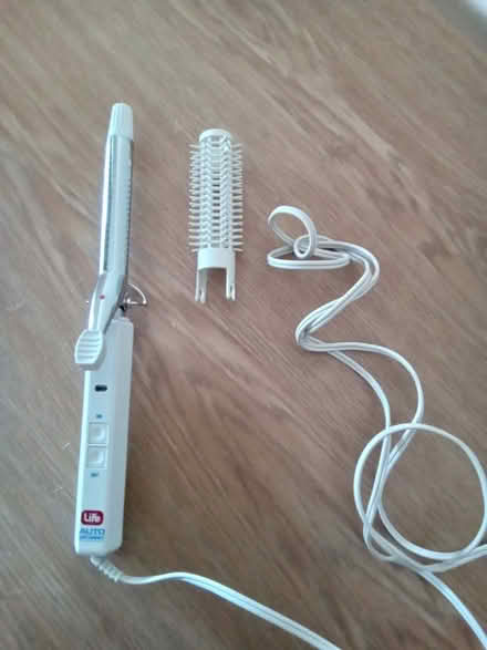 Photo of free Curling iron (Old Ottawa South)