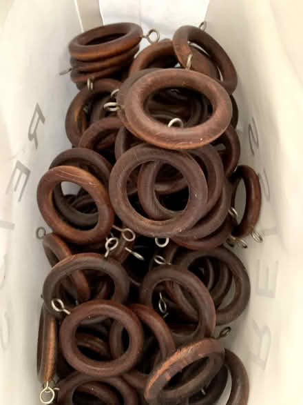 Photo of free Approx 120 wooden curtain rings (Elephant and castle SE11)