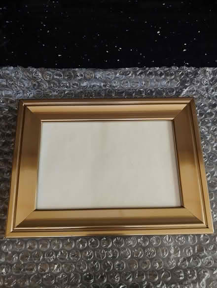 Photo of free Small photo frame (Icknield, Luton)