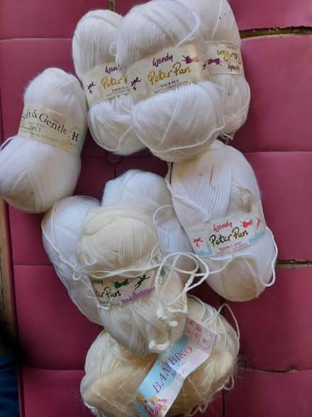 Photo of free White 4ply acrylic yarn (Wimbledon SW20)