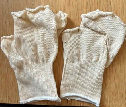 Photo of free Fingerless therapeutic gloves, 10 pairs (Craig-y-don LL30)