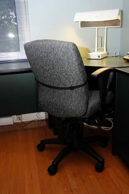 Photo of free Office Furniture Set with Chair (pointe-claire)