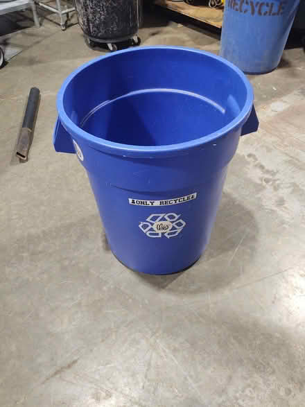 Photo of free Garbage Cans (Fremont)