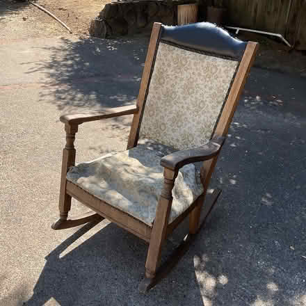 Photo of free Rocking chair (Santa Venetia)