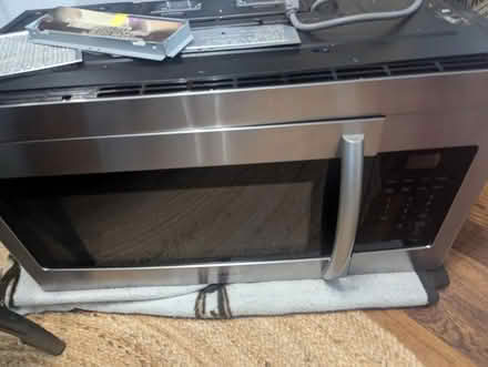 Photo of free Struggling microwave (North federal Way)