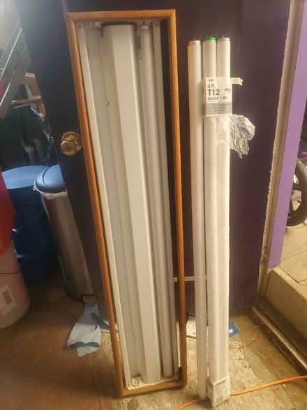 Photo of free Fluorescent light with wood frame (Oakland/Eastlake)