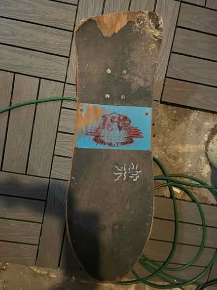 Photo of free Old skateboard (Fort Lee south)
