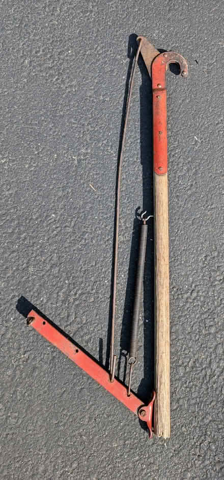 Photo of free Pole tree/bush limb cutter 4 repair (Pleasantville)