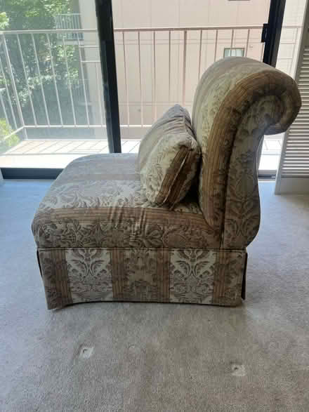 Photo of free Vintage CottageCore Slipper chair (Queen Anne) #1