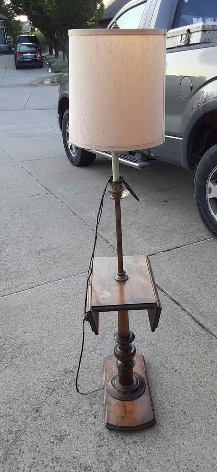 Photo of free Vintage floor lamp (Macomb Twp.) #1