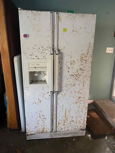 Photo of free Refrigerator, works great (Woodstock) #3