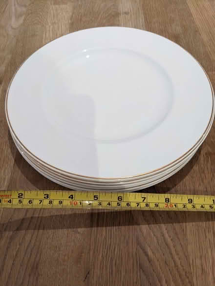 Photo of free 6 x china dinner plates (New Cross SE14) #1