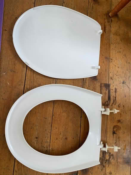 Photo of free Toilet seat (Glanadda LL57) #2