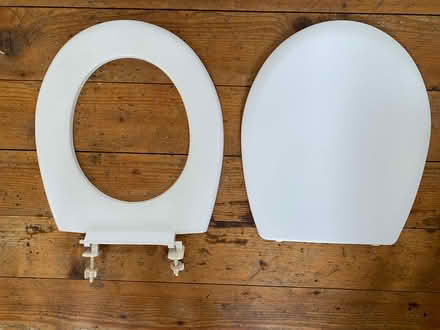 Photo of free Toilet seat (Glanadda LL57) #1