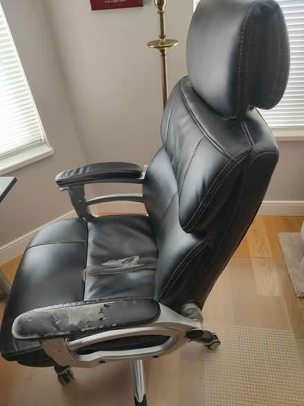 Photo of free Executive office chair (QB) (Qualicum Beach (Eaglecrest)) #1