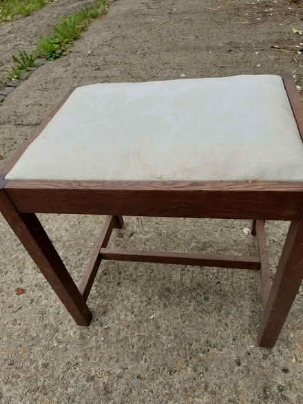 Photo of free Piano Stool (Hyde GL6)