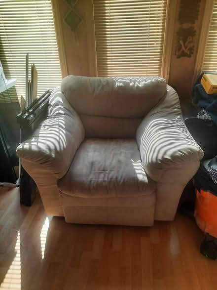 Photo of free Couch set (Richmond hill) #4