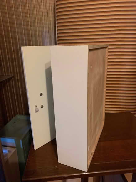 Photo of free White retro medicine/bathroomo cabinet (Rusthall TN3)