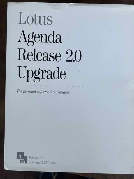 Photo of free Lotus Agenda 2.0 manuals (Barron Park)