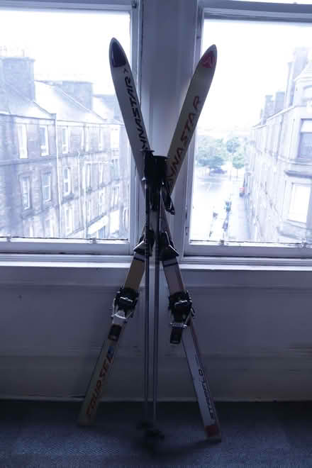 Photo of free 2 pairs of skis (Stobswell DD4)