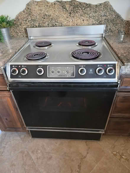 Photo of free Electric stove (Near Cave Creek)