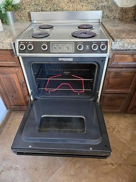 Photo of free Electric stove (Near Cave Creek)