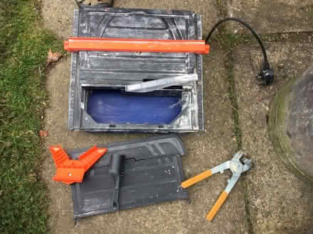 Photo of free Powered? Tile cutter (Summertown OX2)