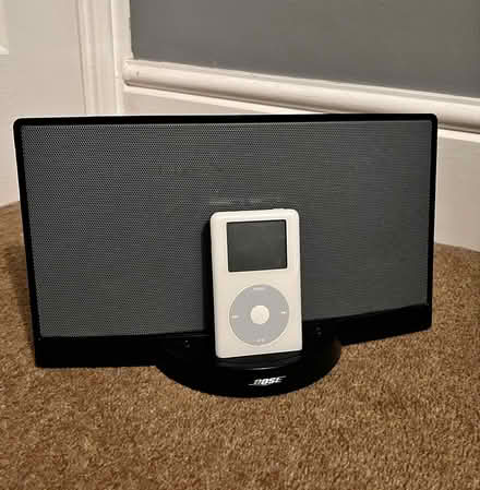 Photo of ipod docking station (Ludlow SY8) #1