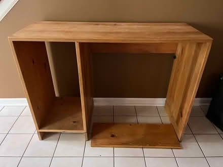 Photo of free small desk (east Carpentersville) #1