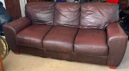 Photo of free X2 brown leather sofa (Droylsden M43 7EA) #2