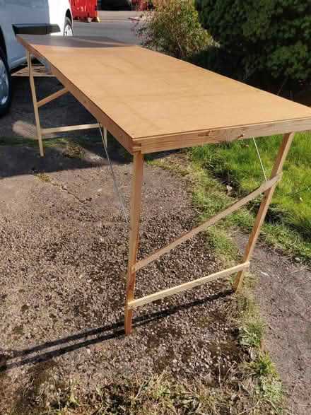 Photo of free wallpaper table (Streetly B74)