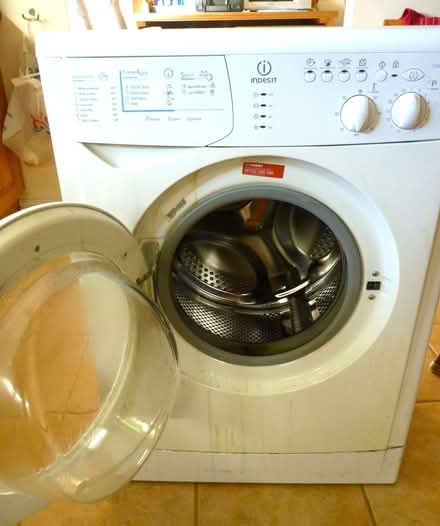 Photo of free Indesit Washing Machine (Barnacle CV7) #1