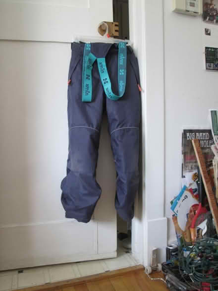 Photo of free used xmtn ski pants, youth sz. 10 (Old Ottawa South) #1