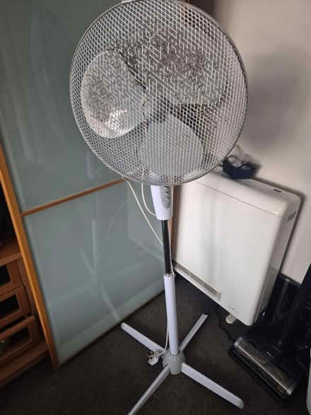 Photo of free Pedestal fan (Broxbourne (Broxbourne (EN10)) #1