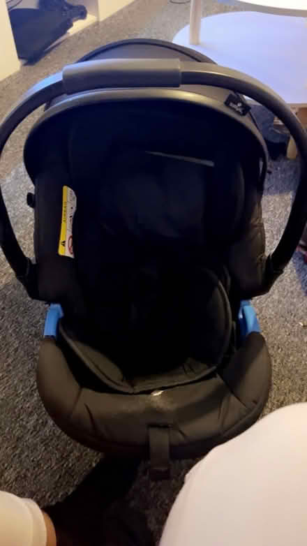 Photo of free Baby car seat In good condition (HD1 Marsh) #1