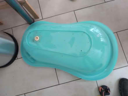 Photo of free Baby bath (Byfleet KT14) #2