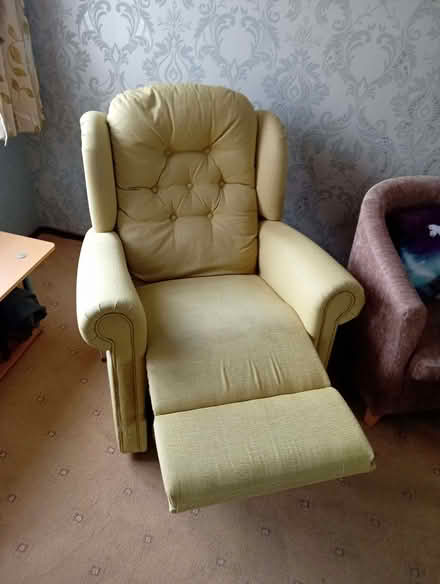 Photo of free Cloth upholstered, manual reclining armchair (Netteswell CM20) #3