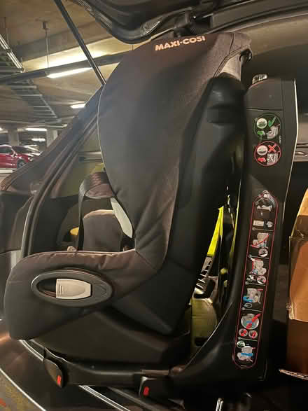 Photo of free Maxi Cosi car seat (Nine Elms SW8) #3