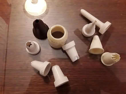 Photo of free piping tips (near Britannia Plaza) #1