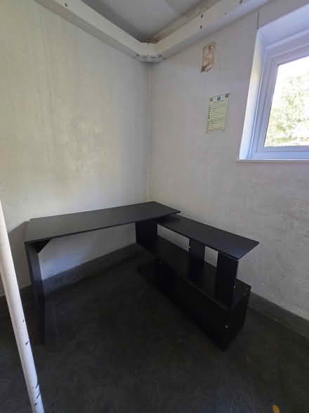 Photo of free Desk (SE3) #2