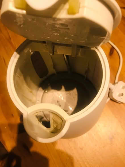 Photo of free Well used kettle (OX29) #2