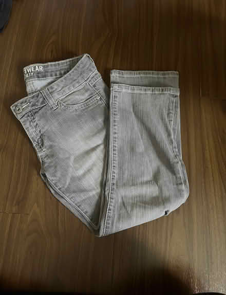 Photo of free Sz 7 Light grey low-rise jeans (Mississauga (East Credit)) #1