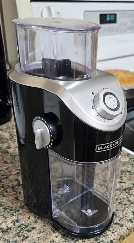 Photo of free coffee grinder black&decker (K2G 2Y9) #1