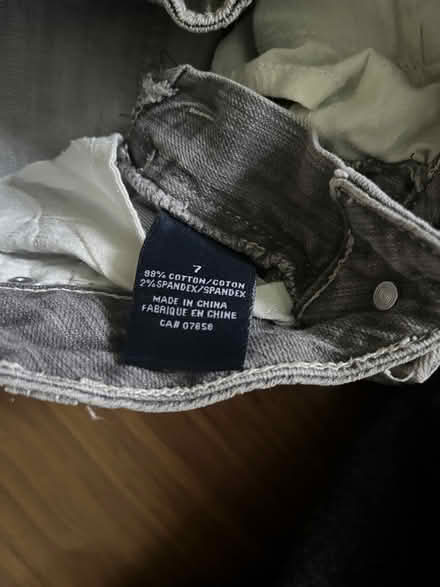 Photo of free Sz 7 Light grey low-rise jeans (Mississauga (East Credit)) #3